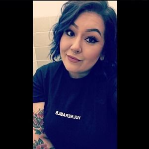 Meet your Posher, Raquel